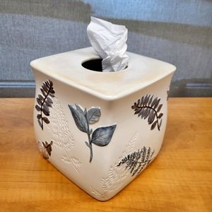 Beautiful Heavy Ceramic Fall Botanical Tissue Cover Box Raised Leaves Small Flaw